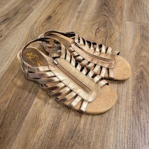 A2 Heelrest by Aerosoles Gold Front Zip Slingback Wedge Yetaway Sandals Size 9.5